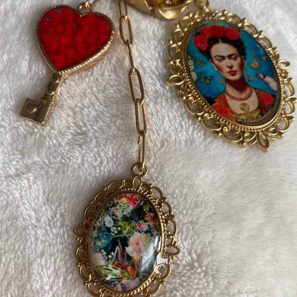 Frida Kahlo Gold BAG PURSE CHARM RED FLOWER FRAME KEY VINTAG - Picture 5 of 6